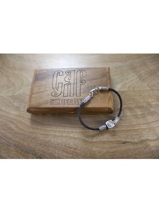 Серебряный браслет с кожей крест (Арт.ПБРЧ025)
